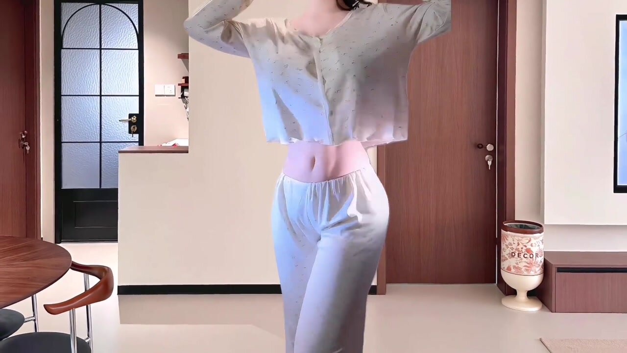 可以叫一下吗 就那两个字的#慢摇dj #今日穿搭look #睡衣家居服