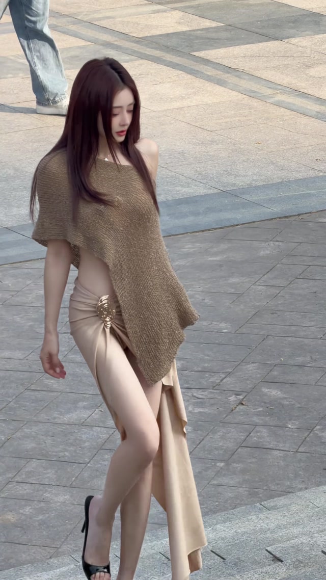 “走累了” #氛围感穿搭 #ootd每日穿搭 #街拍 #djjumi #dj小鲸鱼