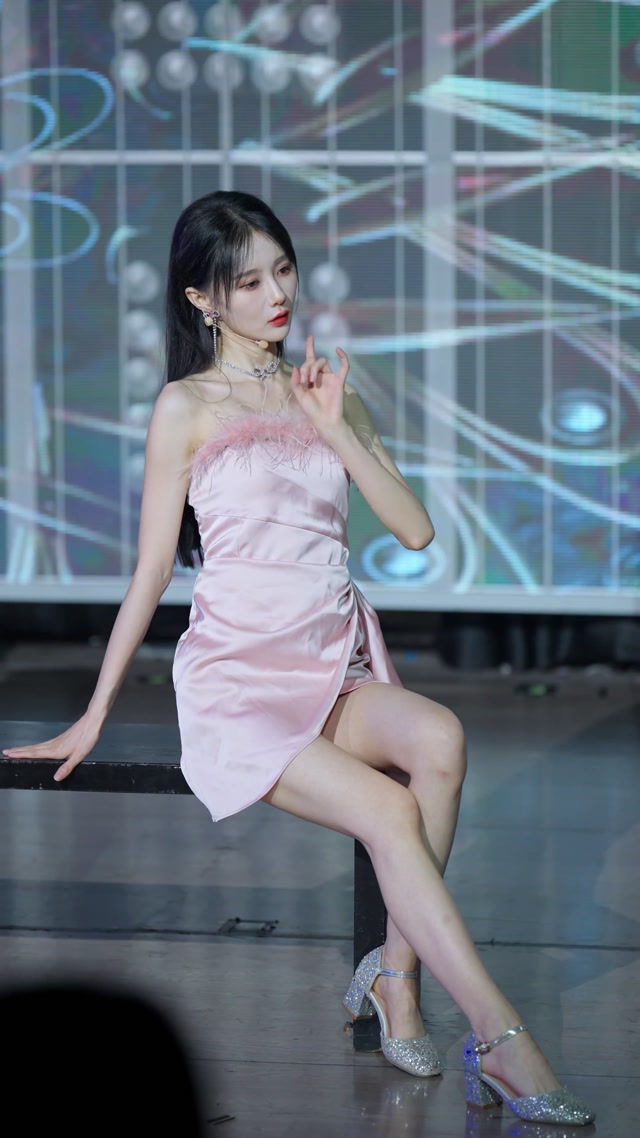 两只眼睛不许乱看 #邵雪聪 #纯欲天花板 #舞台 #美女
